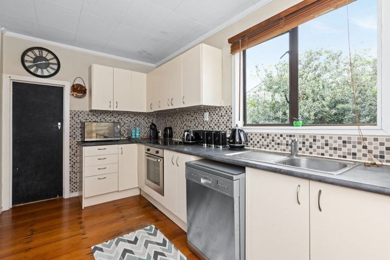 Photo of property in 33 Bowling Road, Greenmeadows, Napier, 4112