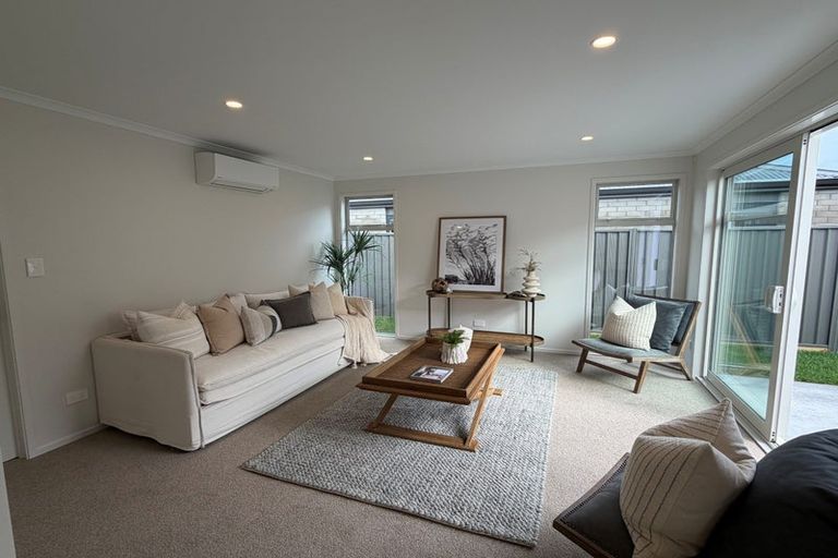 Photo of property in 23 Hammick Crescent, Pyes Pa, 3112