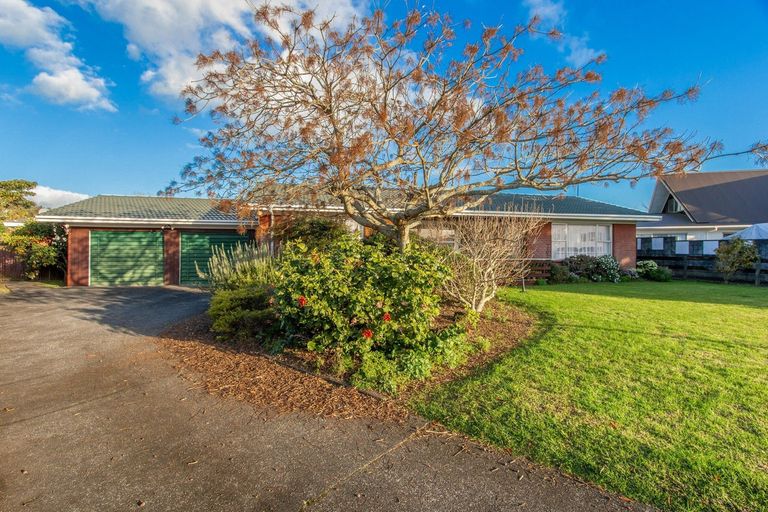 Photo of property in 12 Banbury Place, Mangere Bridge, Auckland, 2022