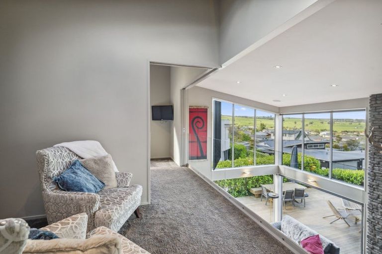 Photo of property in 1/10 Krissell Place, Acacia Bay, Taupo, 3330