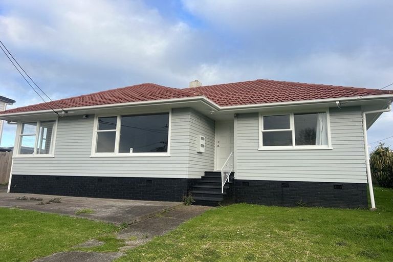 Photo of property in 4 Clutha Crescent, Clover Park, Auckland, 2023