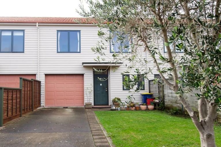 Photo of property in Tuscany Towers, 87/1 Ambrico Place, New Lynn, Auckland, 0600