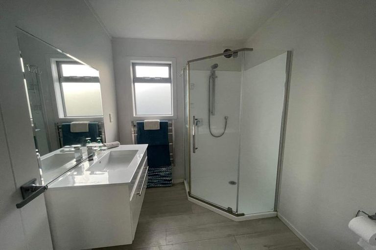 Photo of property in 15 Old Lake Road, Narrow Neck, Auckland, 0624