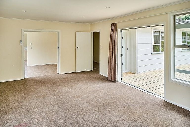 Photo of property in 4 Thomson Grove, Stokes Valley, Lower Hutt, 5019