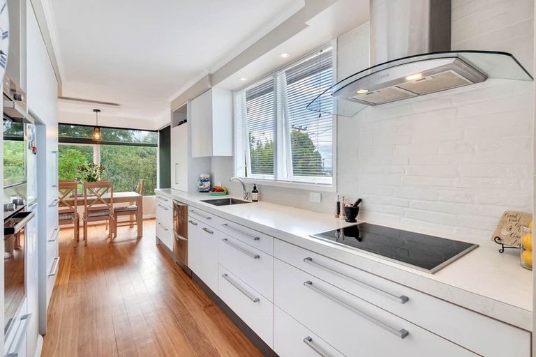 Photo of property in 1/133 Carlisle Road, Northcross, Auckland, 0632