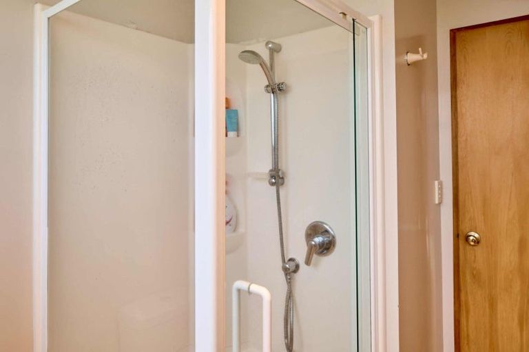 Photo of property in 16 Chestnut Grove, Maungaraki, Lower Hutt, 5010