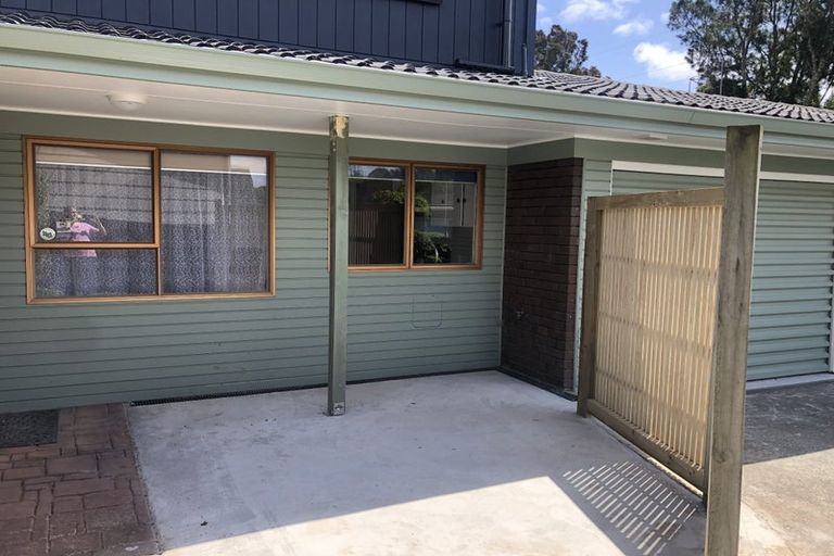 Photo of property in 1/4 Landseer Place, Blockhouse Bay, Auckland, 0600