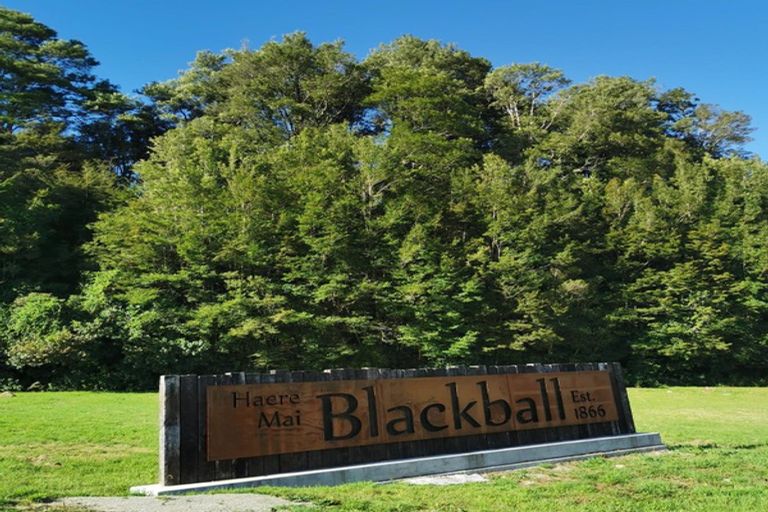 Photo of property in 124 Main Road, Blackball, 7804