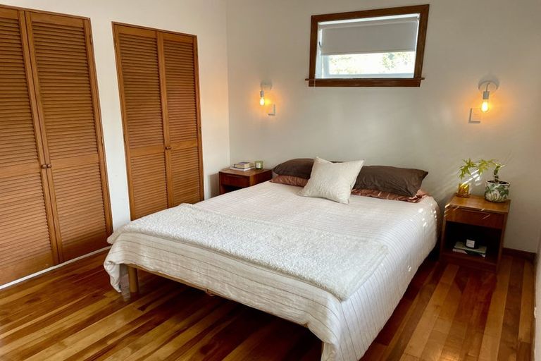 Photo of property in 28 Roland Hill, Glen Eden, Auckland, 0602