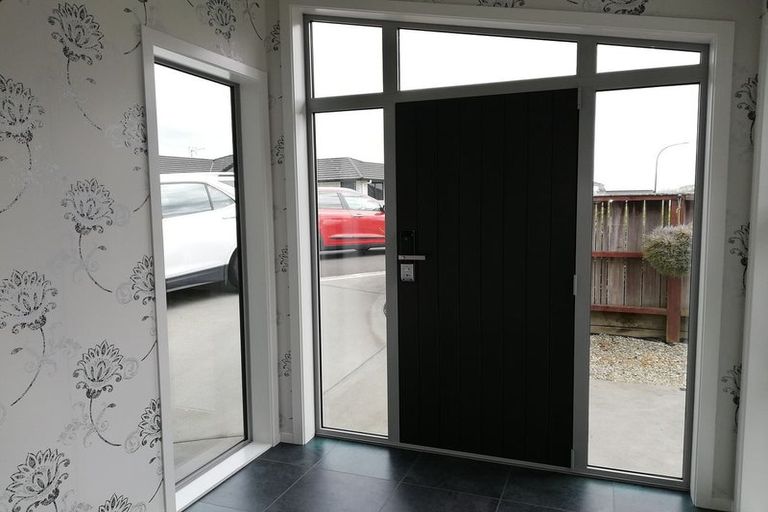 Photo of property in 13 Ruske Place, Grandview Heights, Hamilton, 3200