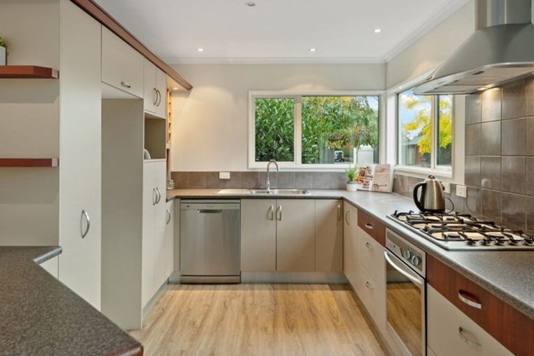 Photo of property in 43 Memorial Avenue, Ilam, Christchurch, 8053