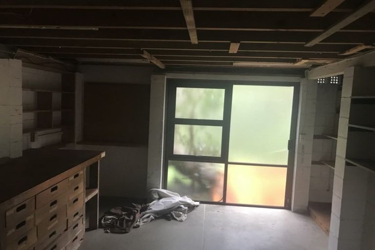 Photo of property in 24 Valley Road, Northcote, Auckland, 0626