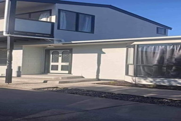 Photo of property in 10 Inca Place, Redwood, Christchurch, 8051