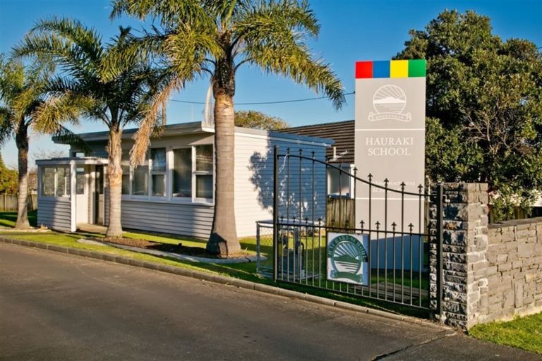 Photo of property in 2/22 Hart Road, Hauraki, Auckland, 0622