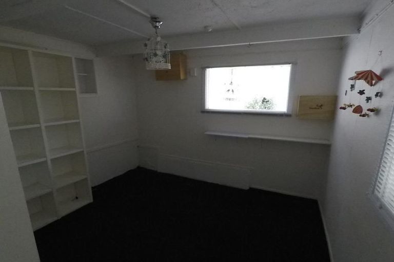 Photo of property in 32 Peter Terrace, Castor Bay, Auckland, 0620