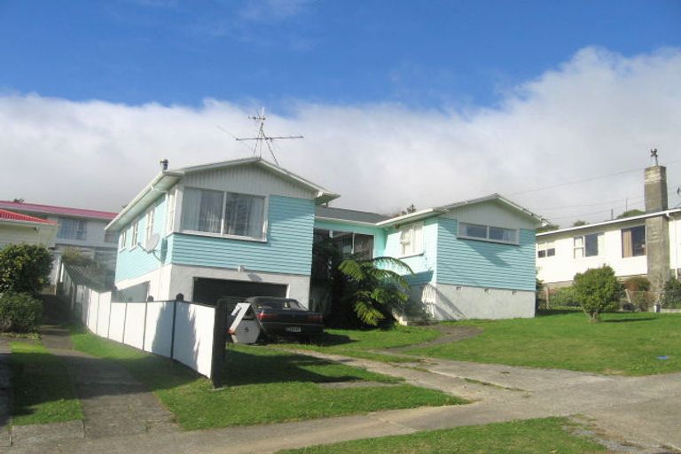Photo of property in 5 Ernest Street, Ranui, Porirua, 5024