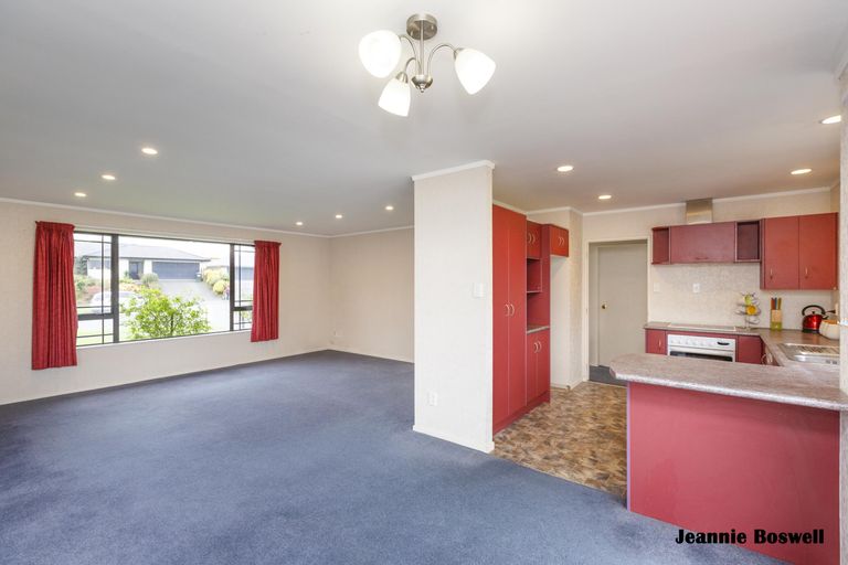 Photo of property in 20 Aspen Way, Kelvin Grove, Palmerston North, 4414