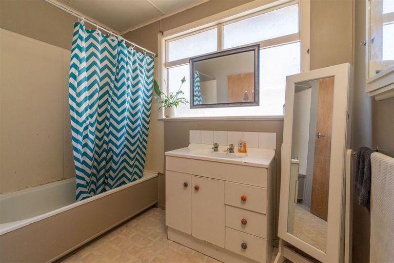 Photo of property in 19a Beverly Place, New Lynn, Auckland, 0600