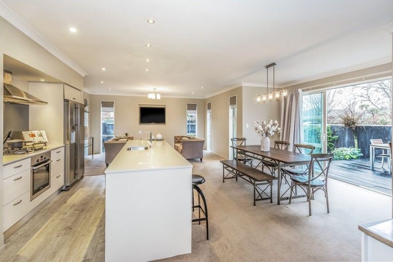 Photo of property in 1 Whio Close, Parklands, Christchurch, 8083