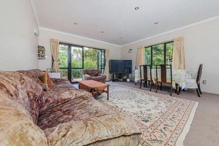 Photo of property in 94a Tiraumea Drive, Pakuranga, Auckland, 2010