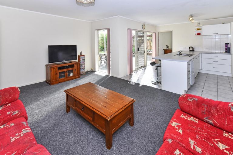 Photo of property in 84 Tington Avenue, Wattle Downs, Auckland, 2103