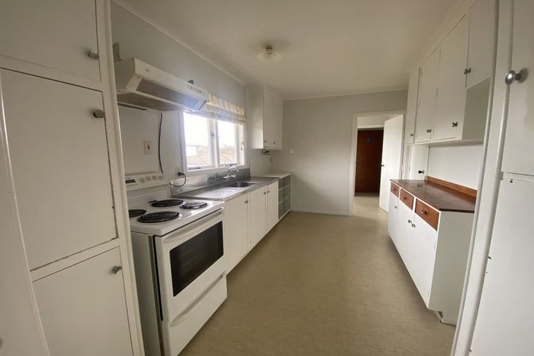 Photo of property in 32 Kervil Avenue, Te Atatu Peninsula, Auckland, 0610