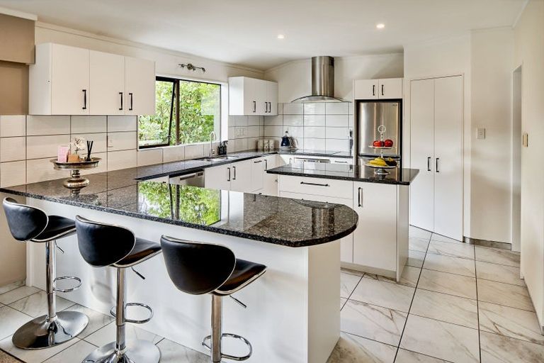 Photo of property in 5 Achilles Close, Tawa, Wellington, 5028