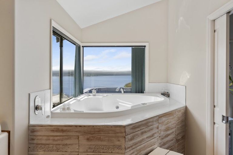 Photo of property in 82 Wakeman Road, Acacia Bay, Taupo, 3330