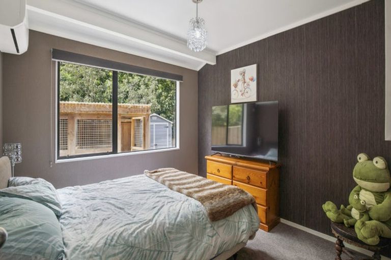 Photo of property in 2 Cowan Bay Road, Pohuehue, Warkworth, 0983