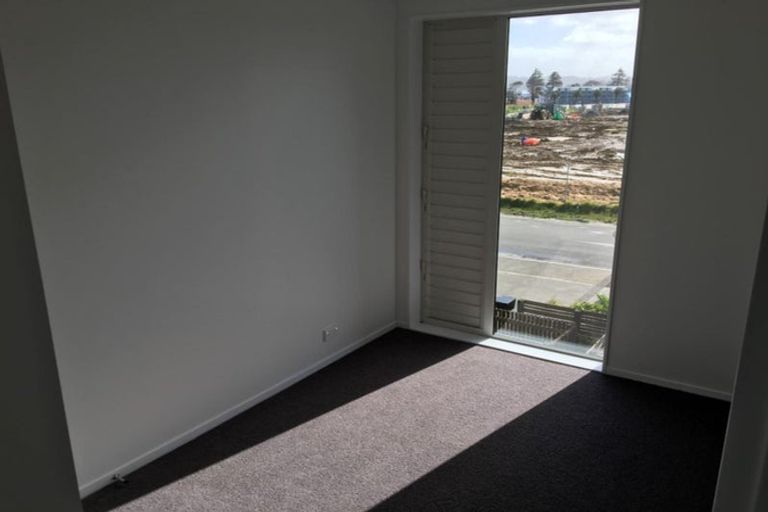 Photo of property in 55 Glidepath Road, Hobsonville, Auckland, 0616