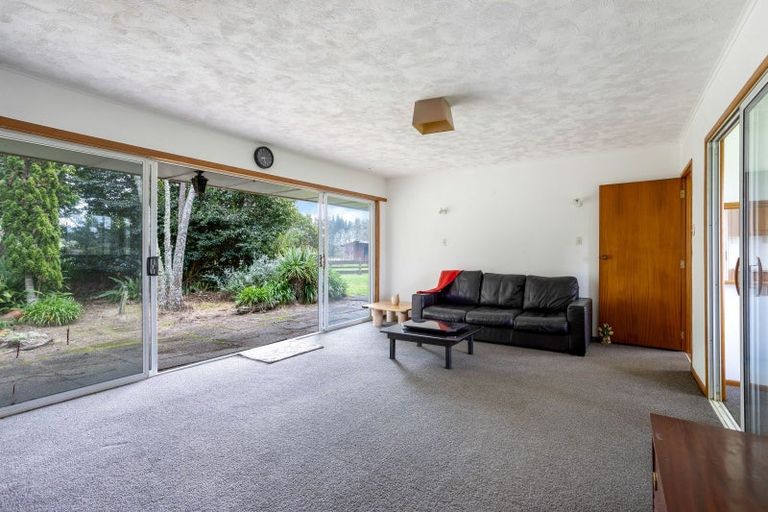 Photo of property in 276 Boord Crescent, Kumeu, 0891