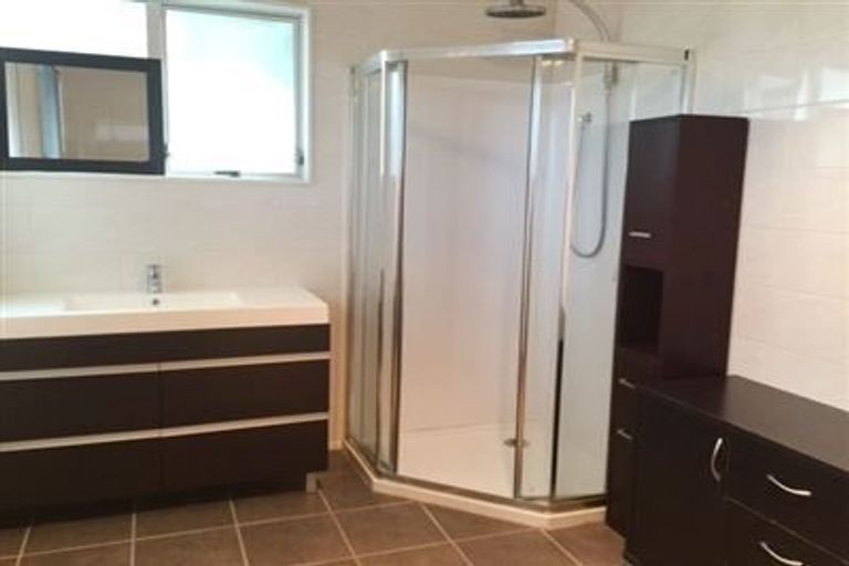 Photo of property in 1/24a Waimumu Road, Massey, Auckland, 0614