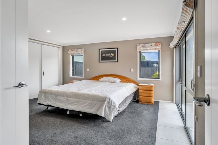Photo of property in 3 Crabapple Close, Milson, Palmerston North, 4414
