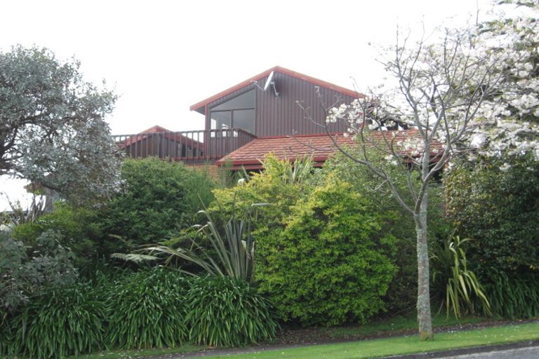 Photo of property in 9 Aquarius Drive, Kawaha Point, Rotorua, 3010