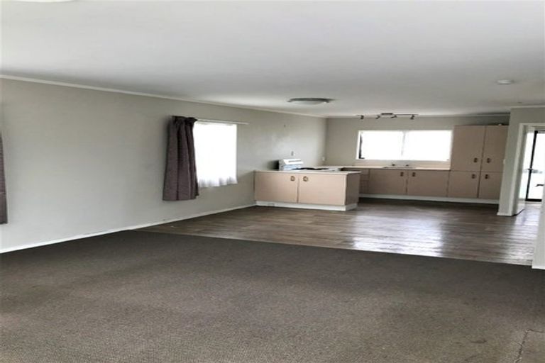 Photo of property in 4 Dungarvon Place, Clendon Park, Auckland, 2103