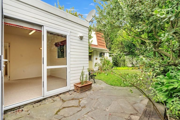 Photo of property in 33 Hewitts Road, Merivale, Christchurch, 8014