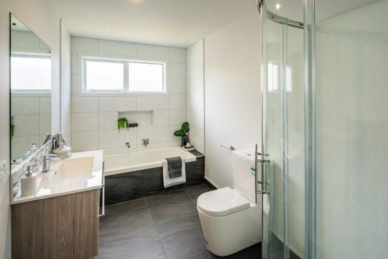 Photo of property in 92 Silverstream Road, Crofton Downs, Wellington, 6035