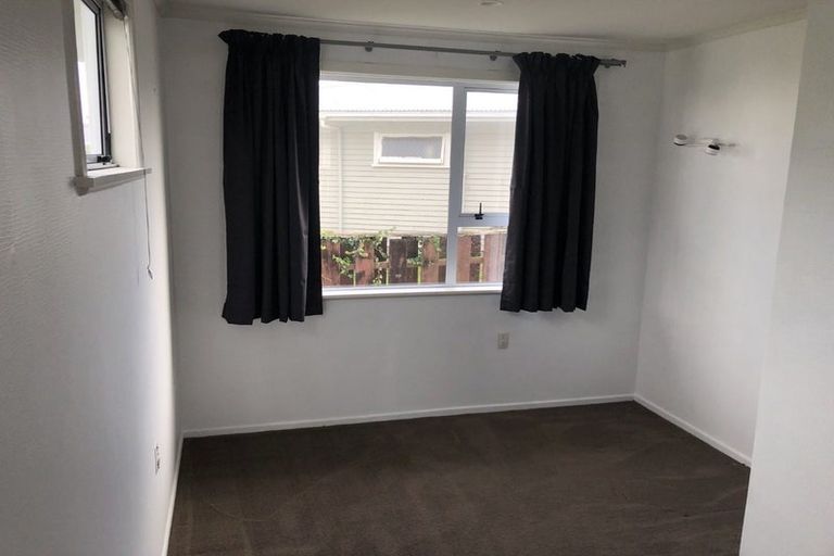 Photo of property in 12 Riversdale Drive, Merrilands, New Plymouth, 4312