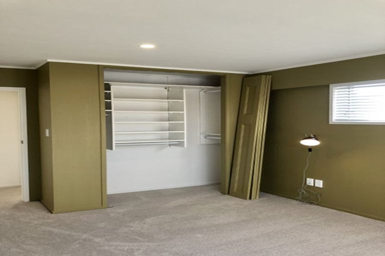 Photo of property in 2/7 Ian Place, Glendene, Auckland, 0602