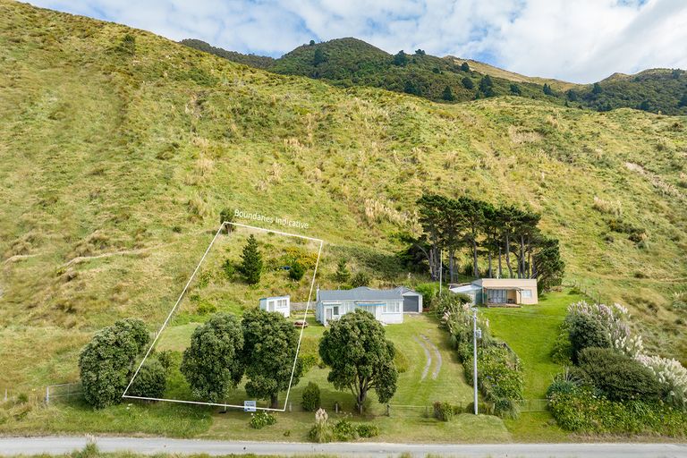 Photo of property in 1061 Mataikona Road, Mataikona, Tinui, 5889