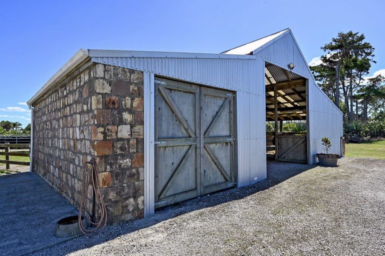 Photo of property in 13 Trotting Course Drive, Kumeu, 0891