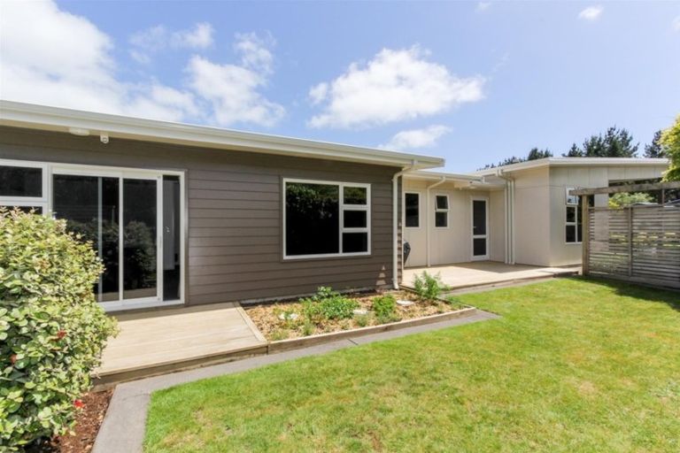 Photo of property in 10b Long Place, Frankleigh Park, New Plymouth, 4310