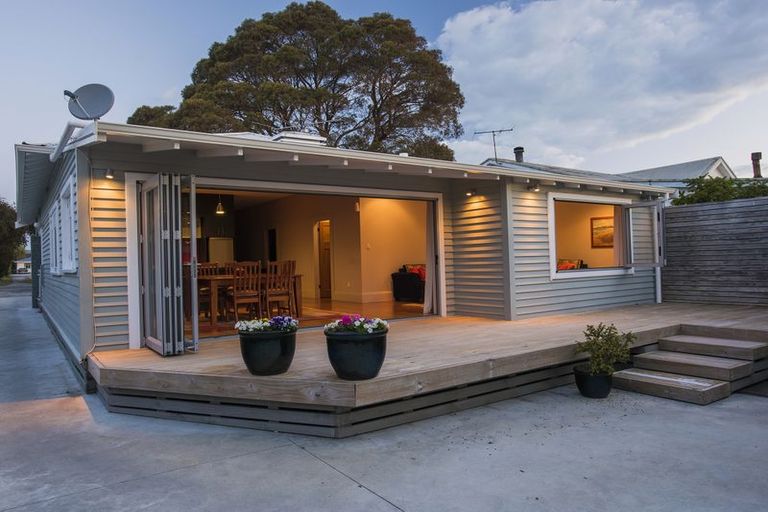 Photo of property in 12 Hinaki Street, Inner Kaiti, Gisborne, 4010