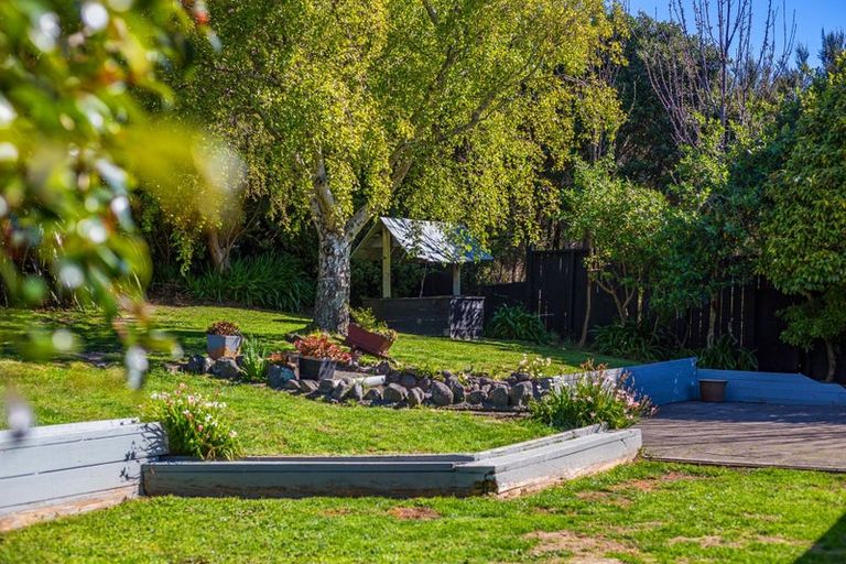 Photo of property in 25 James Cook Drive, Whitby, Porirua, 5024