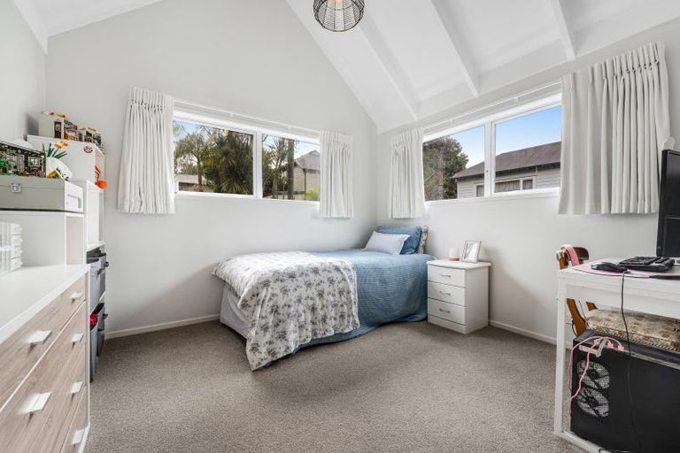 Photo of property in 92a Beach Road, Mellons Bay, Auckland, 2014