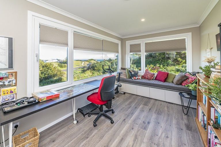 Photo of property in 12 Longbeach Drive, Castlecliff, Whanganui, 4501