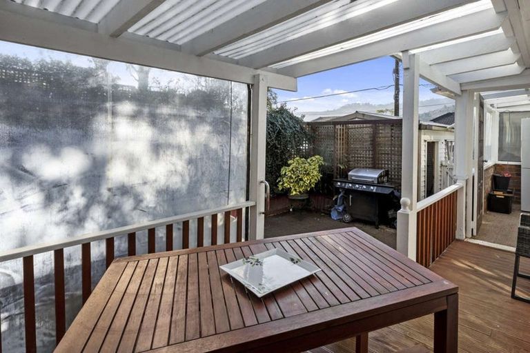 Photo of property in 5 Bird Grove, Stokes Valley, Lower Hutt, 5019