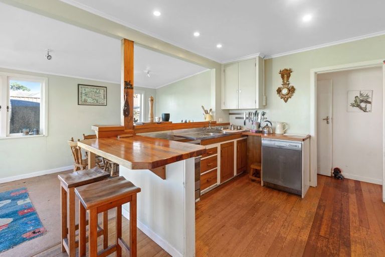 Photo of property in 79 Tiri Road, Tindalls Beach, Whangaparaoa, 0930