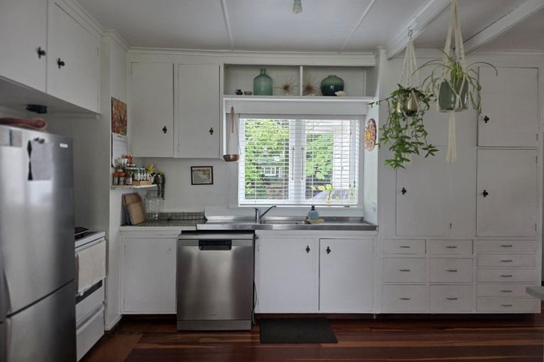 Photo of property in 1b Farnworth Avenue, Holdens Bay, Rotorua, 3010