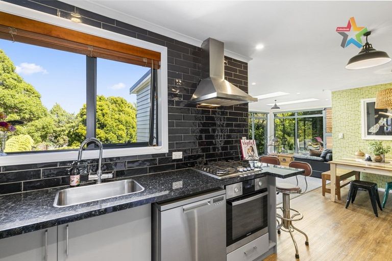 Photo of property in 41 Maungaraki Road, Korokoro, Lower Hutt, 5012